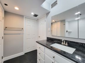 3525 Sage Road 402, Houston TX 77056