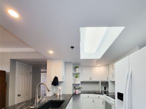 3525 Sage Road 402, Houston TX 77056