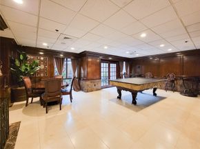 3525 Sage Road 402, Houston TX 77056