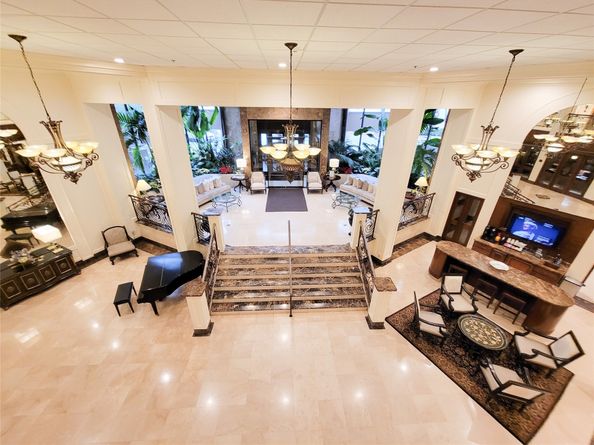 3525 Sage Road 402, Houston TX 77056