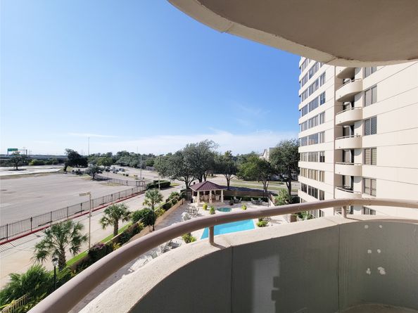 3525 Sage Road 402, Houston TX 77056