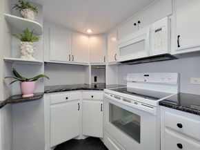 3525 Sage Road 402, Houston TX 77056