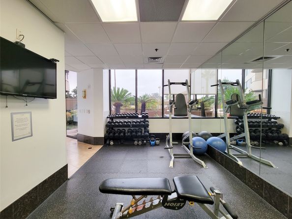 3525 Sage Road 402, Houston TX 77056