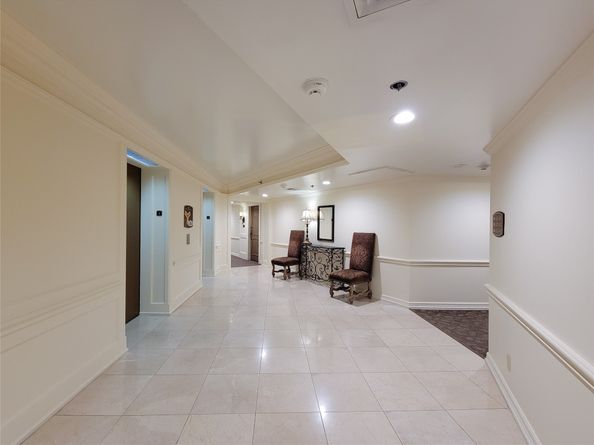 3525 Sage Road 402, Houston TX 77056