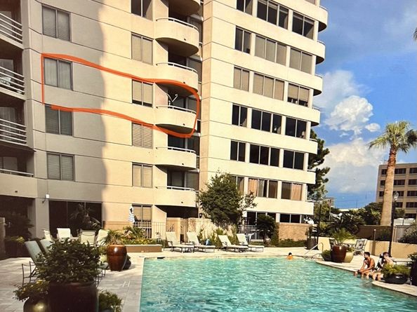 3525 Sage Road 402, Houston TX 77056