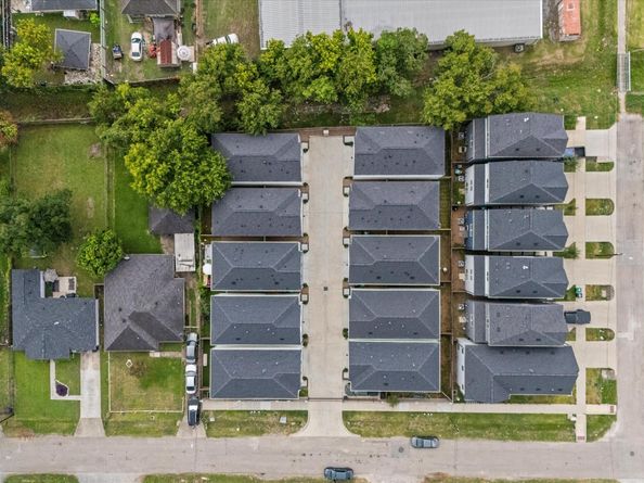 412 Neyland Street E, Houston TX 77022