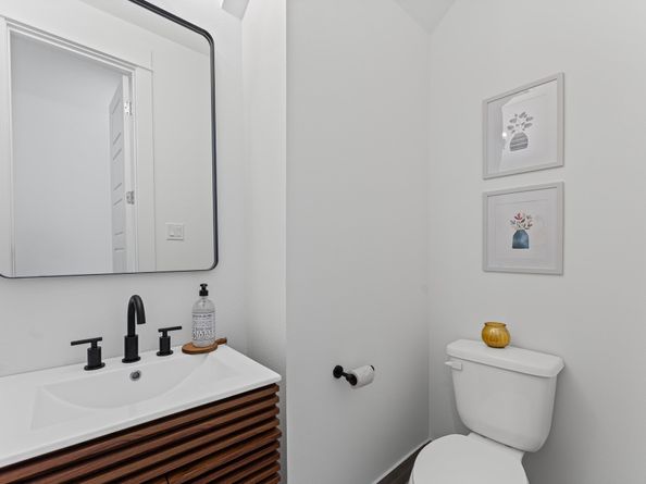 412 Neyland Street E, Houston TX 77022