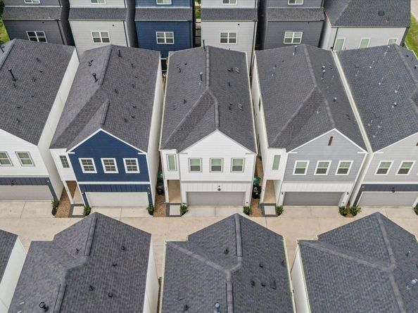 412 Neyland Street E, Houston TX 77022