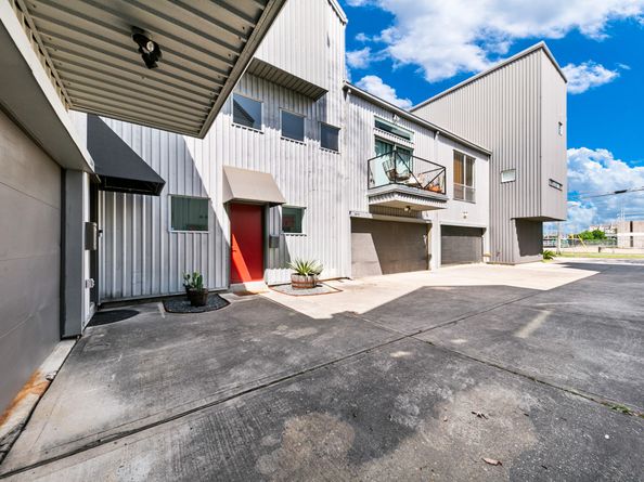 2614 Chenevert Street, Houston TX 77004