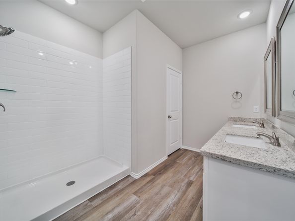 1410 Glenoaks Drive, Conroe TX 77385