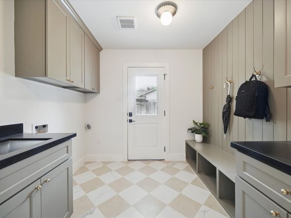 6155 Ella Lee Lane, Houston TX 77057