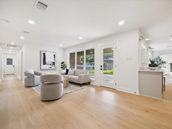 6155 Ella Lee Lane, Houston TX 77057