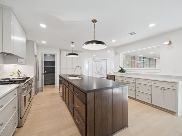 6155 Ella Lee Lane, Houston TX 77057