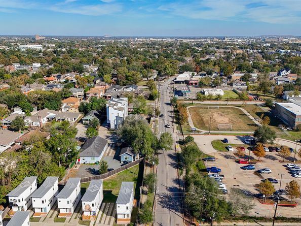 4734 Bell Street, Houston TX 77023