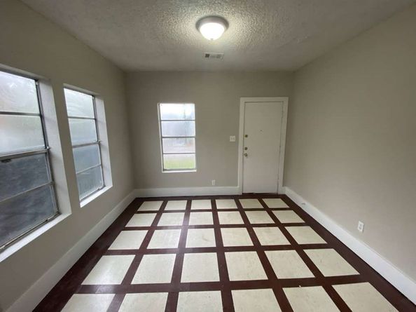 8213 E Erath Street, Houston TX 77012