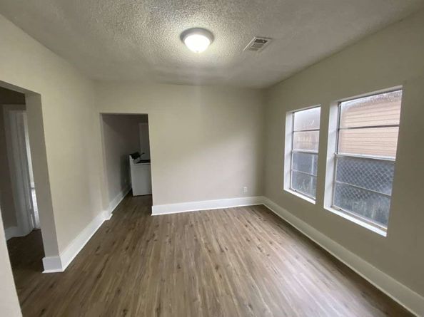 8213 E Erath Street, Houston TX 77012