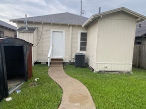8213 E Erath Street, Houston TX 77012