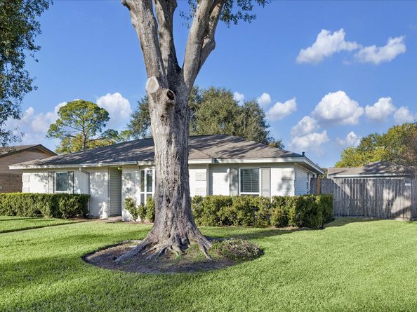 11302 Brook Meadows Lane, Meadows Place TX 77477