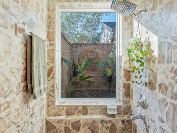 10218 Burgoyne Road, Houston TX 77042