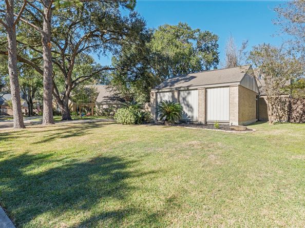 10218 Burgoyne Road, Houston TX 77042