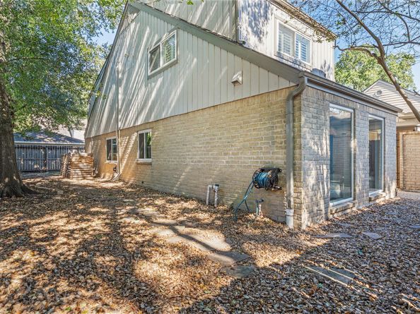 10218 Burgoyne Road, Houston TX 77042