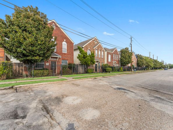 1755 Aden Drive, Houston TX 77003