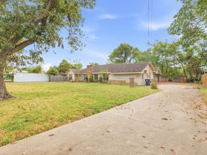 600 E Whitney Street, Houston TX 77022