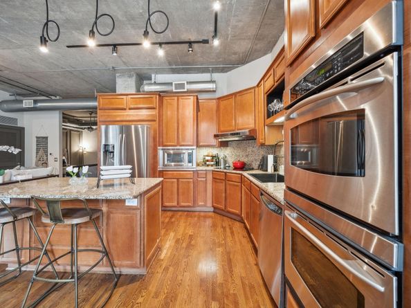 1616 Fountain View Drive 209, Houston TX 77057