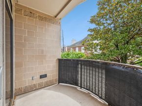 1616 Fountain View Drive 209, Houston TX 77057