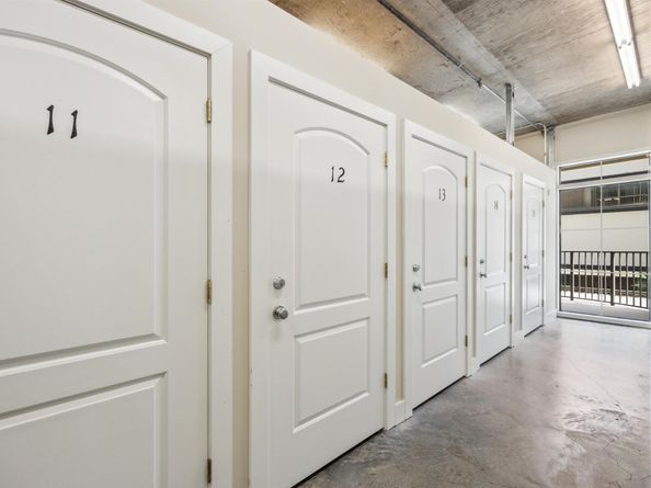 1616 Fountain View Drive 209, Houston TX 77057