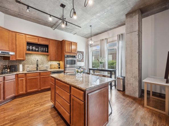 1616 Fountain View Drive 209, Houston TX 77057