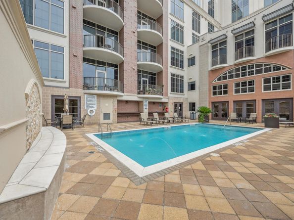 1616 Fountain View Drive 209, Houston TX 77057