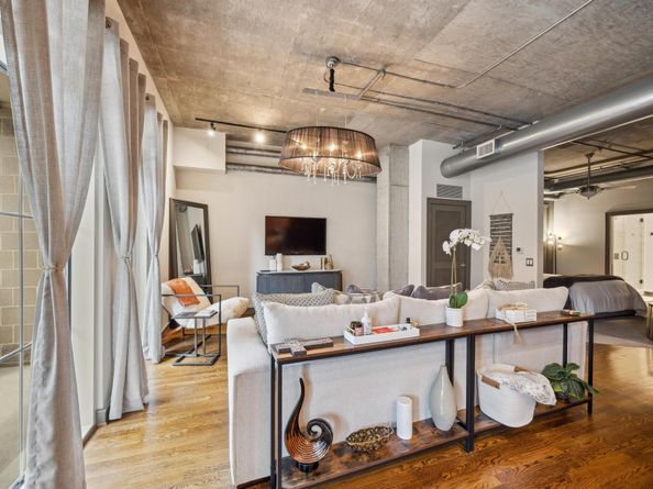 1616 Fountain View Drive 209, Houston TX 77057