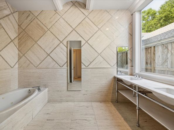 2247 Bartlett Street, Houston TX 77098