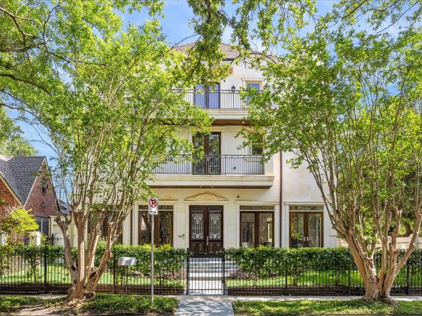 2247 Bartlett Street, Houston TX 77098