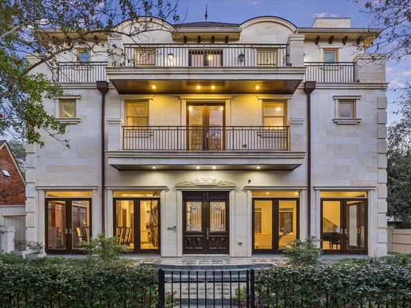 2247 Bartlett Street, Houston TX 77098