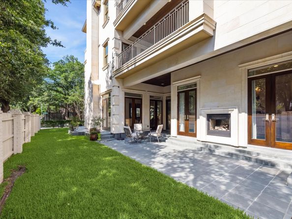 2247 Bartlett Street, Houston TX 77098