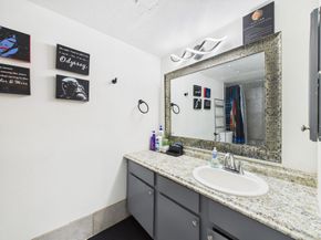 2814 S Bartell Drive 32, Houston TX 77054