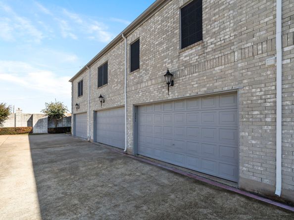 7392 Regency Square Court 7392, Houston TX 77036