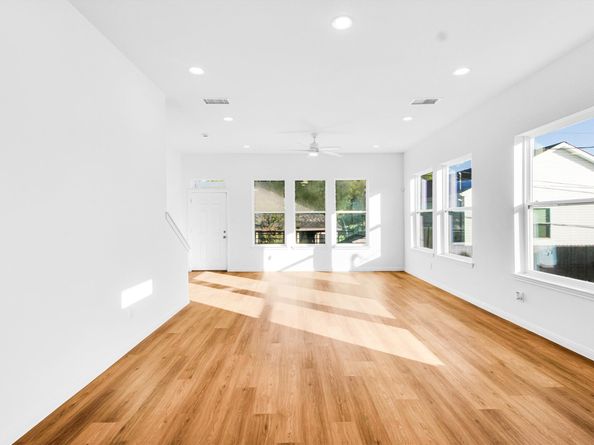 5325 Rue Street, Houston TX 77033