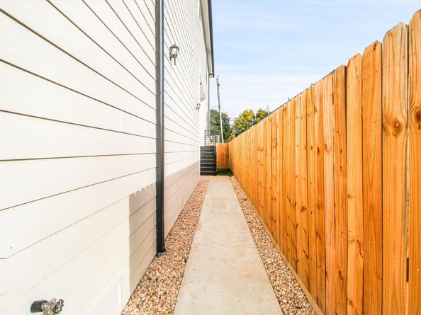 5325 Rue Street, Houston TX 77033