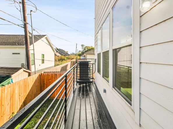 5325 Rue Street, Houston TX 77033