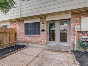 1147 Country Place Drive, Houston TX 77079