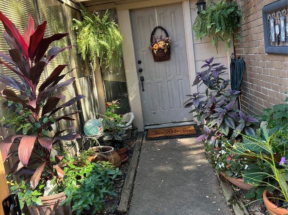 13902 Hollowgreen Drive 27, Houston TX 77082