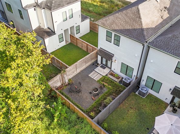 2210 Berry Street, Houston TX 77004