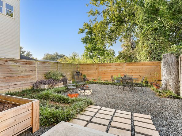 2210 Berry Street, Houston TX 77004