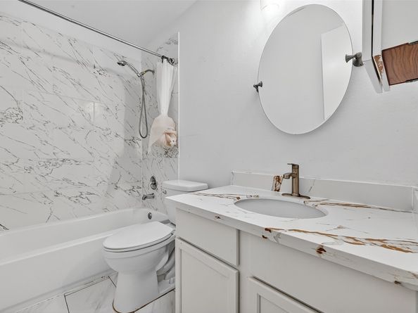 8366 Golf Green Circle, Houston TX 77036