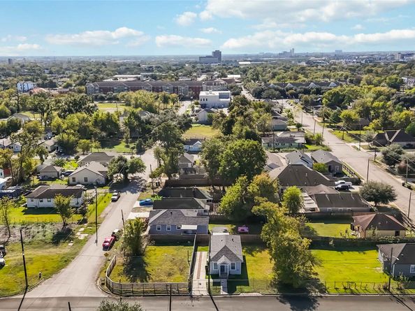 3810 Rawley Street, Houston TX 77020