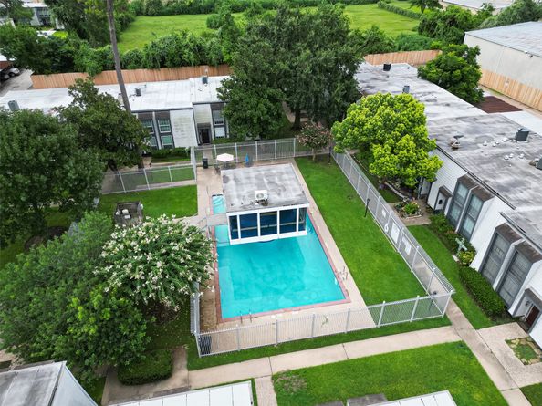 10174 Beekman Place Drive, Houston TX 77043