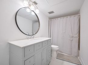 10174 Beekman Place Drive, Houston TX 77043